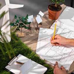 Покос травы триммером на участке в Тюмени